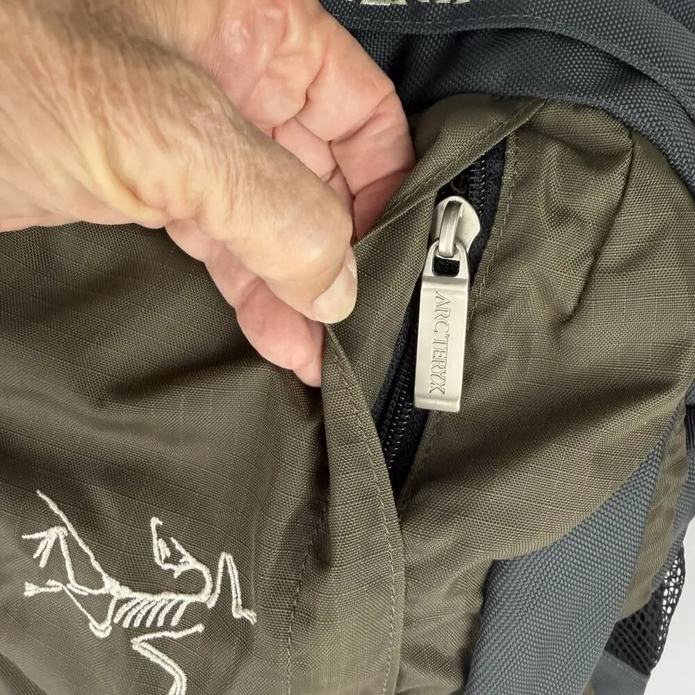 Arcteryx Fuse Backpack 28L Olive Charcoal Daypack Hiking Camping Outdoor Y2K